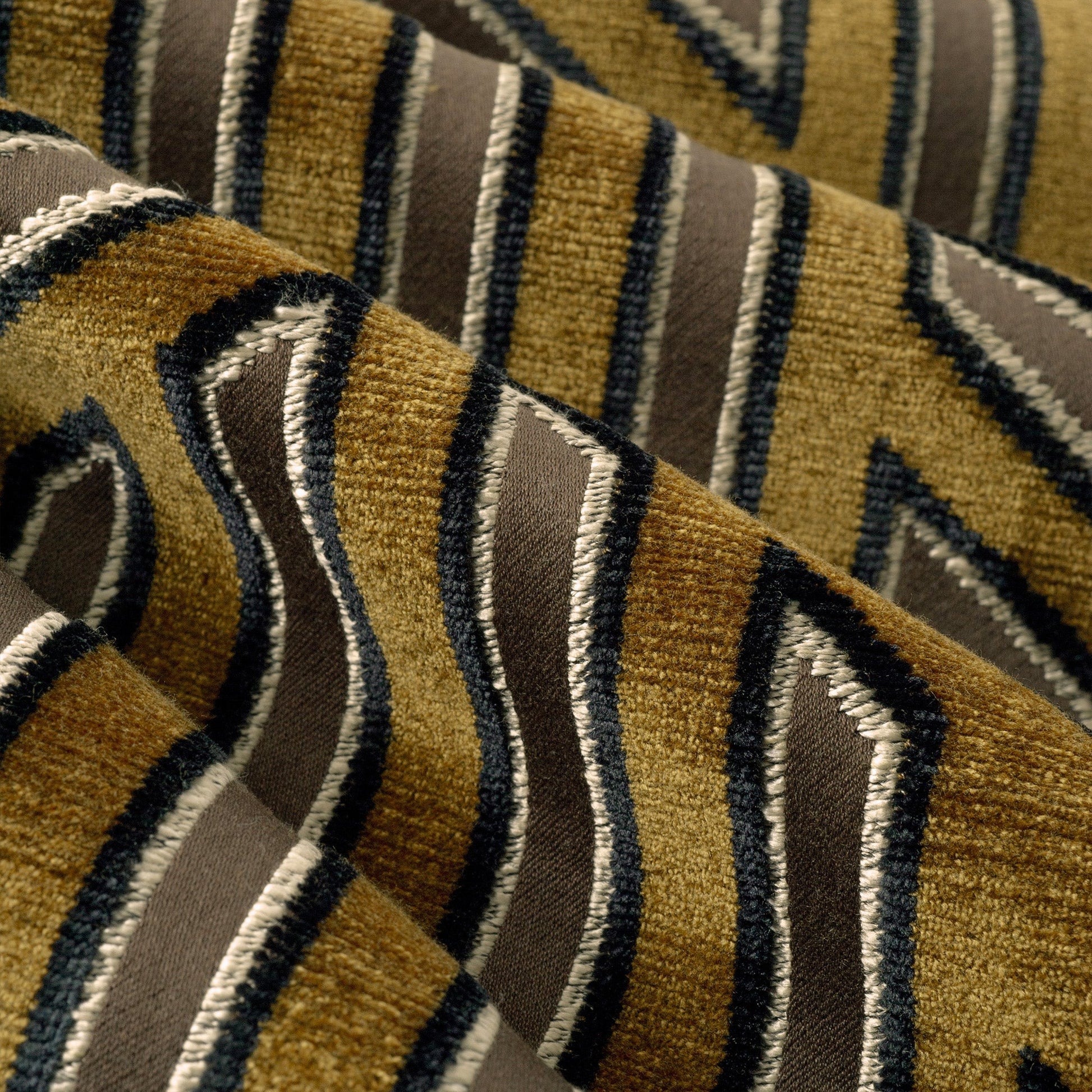 Kintsugi Velvet Pillow in Gold Dust - Fineza