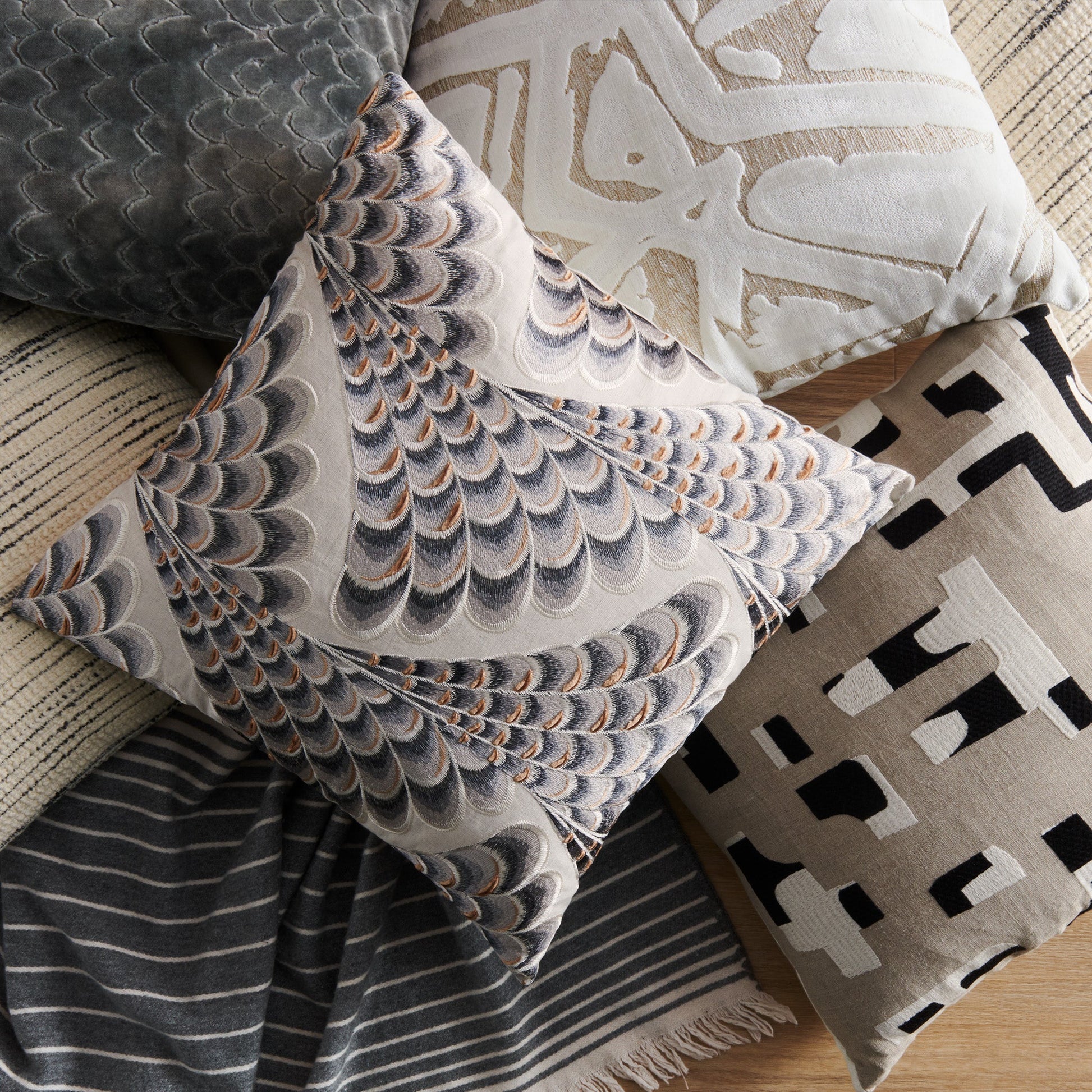 HIDALGO Pillow | EBONITE - Fineza